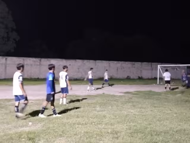 Los aficionados disfrutaron de dos buenos partidos de futbol.