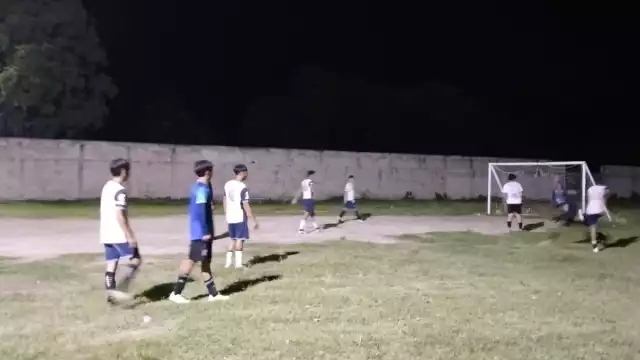 Los aficionados disfrutaron de dos buenos partidos de futbol.