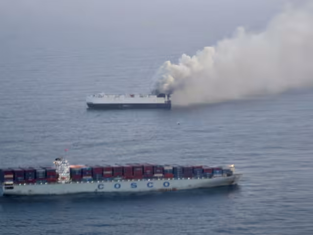 Los 22 tripulantes del Morning Midas  fueron rescatados ilesos por un barco mercante cercano