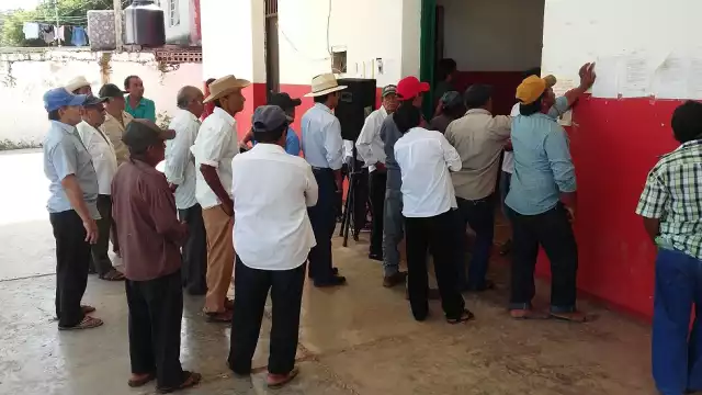 Ejidatarios de Bolonchenticul acusan al comisario Helbert Cauich Ramírez de dividir al núcleo ejidal.