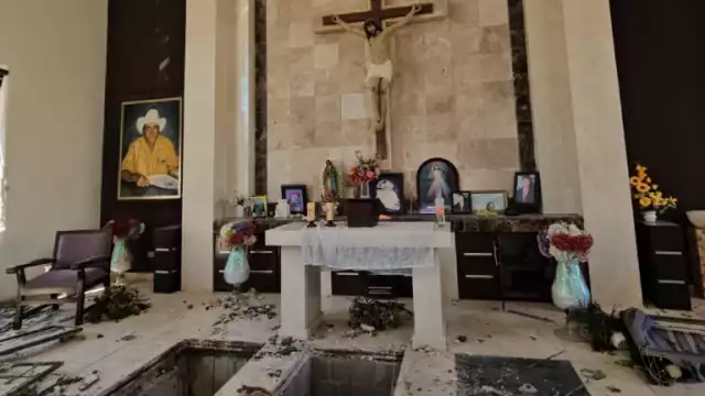 Los cuerpos del padre y hermano de Dámaso López Núñez fueron robados del panteón.