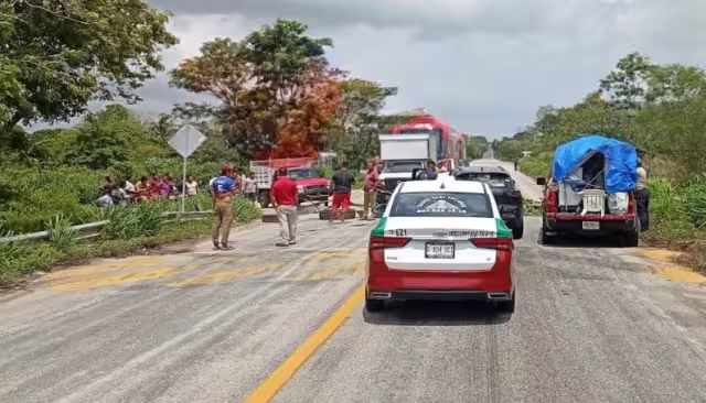 Habitantes de San José cierran carretera Escárcega–Chetumal