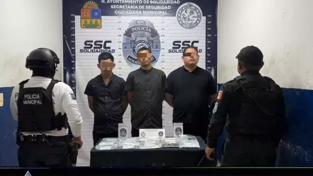 Detienen a tres personas en Playa del Carmen por presunta posesión de narcóticos