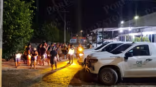 Cansados de los apagones, habitantes de Felipe Carrillo Puerto protestan frente a la CFE