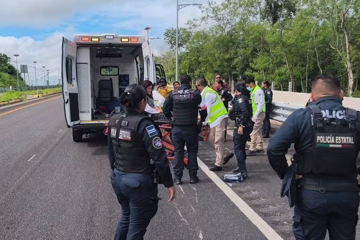 Mujer derrapa en el Periférico de Campeche y resulta lesionada - PorEsto