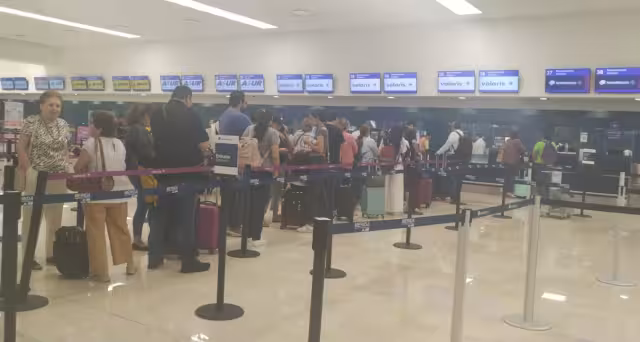Pasajeros han mantenido su espera para abordar los vuelos