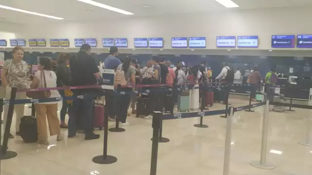 Pasajeros han mantenido su espera para abordar los vuelos