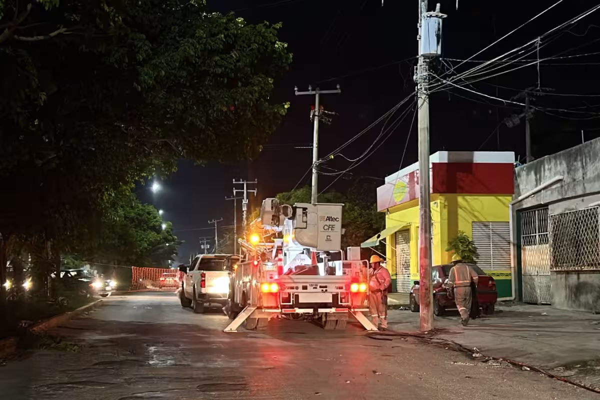 Vecinos bloquean avenida Rancho Viejo en Cancún por falta de energía ...