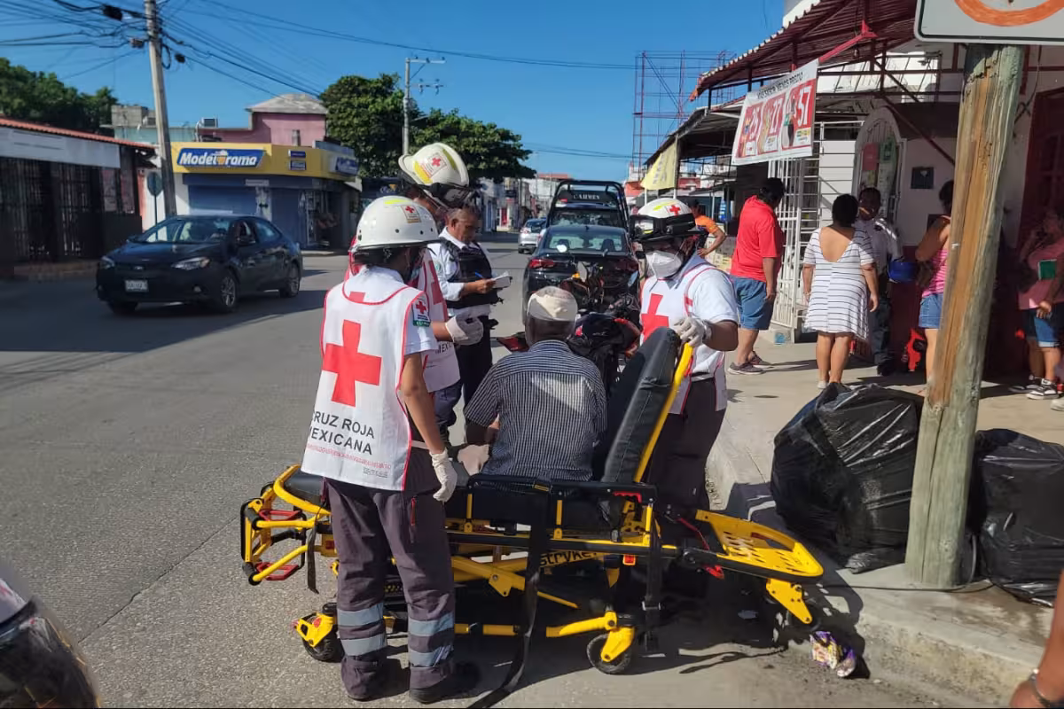 Motociclista arrolla a adulto mayor en Ciudad del Carmen y le causa ...