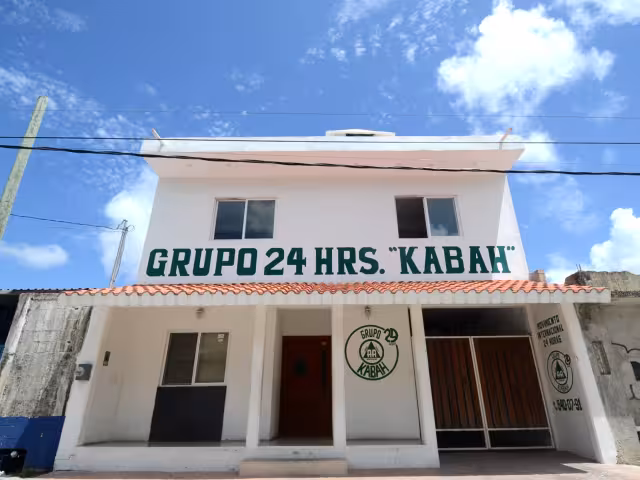 En Cancún, Alcohólicos Anónimos (AA) reporta que cada vez más mujeres jóvenes acuden a sus grupos para recibir ayuda