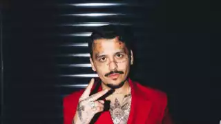 Christian Nodal sorprende con nuevo look 