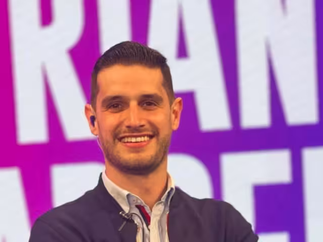 Adrián Marcelo está en el centro de la polémica, luego de hablar política