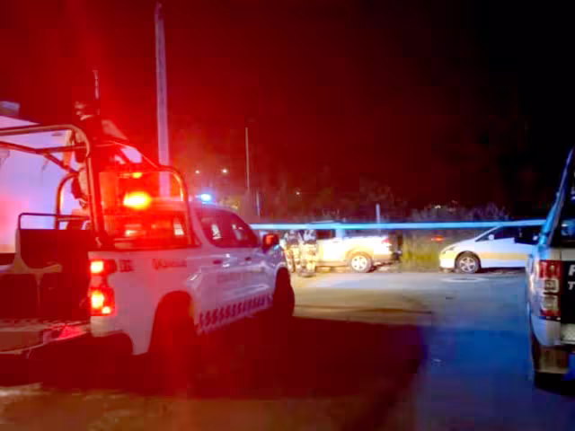 La alerta se activó por llamada anónima que reportó hombres armados en una camioneta blanca.