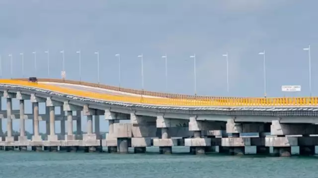 El Puente Zacatal en Ciudad del Carmen, Campeche, es el puente más largo de México, con 3,861 metros de longitud.