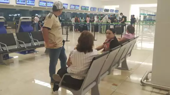 Mientras algunos como Paty Manterola posaban para tomarse fotos, otros aprovecharon para escapar