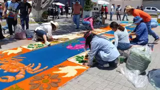 Ciudad del Carmen rinde tributo a su patrona con arte floral familiar