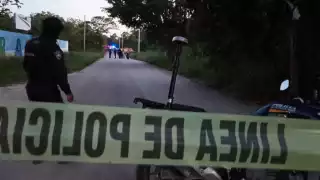 Autoridades responden al halalzgo de cuerpo de un hombre en una maleta en Cancún.