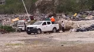 Cementerio Siglo XXI enfrenta severo problema de basura y malos olores.