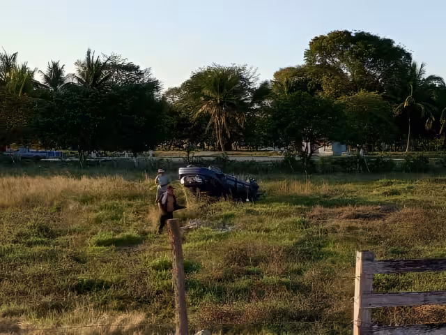 Conductor sufre golpes en el rostro tras accidente en la carretera Escárcega – Candelaria