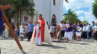 Más de 2 mil católicos participaron en el Viacrucis de Felipe Carrillo Puerto