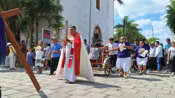 El viacrucis se realizó de manera simultanea en por lo menos siete capillas