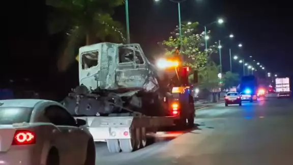 El choque ocurrió durante la madrugada del sábado contra un tráiler El choque ocurrió durante la madrugada del sábado contra un tráiler