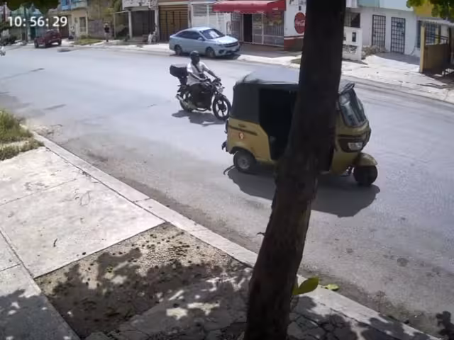 El motociclista fue ingresado al hospital donde permanece bajo observación médica