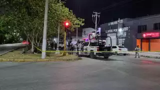 Autoridades catean antro en Cancún; investigan delitos sexuales y narcomenudeo