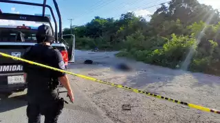 Conductores alertaron sobre el cadáver en la vía Cancún-Chetumal