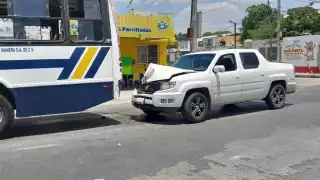 El hecho ocurrió cuando ambos vehículos transitaban sobre la avenida Jaina
