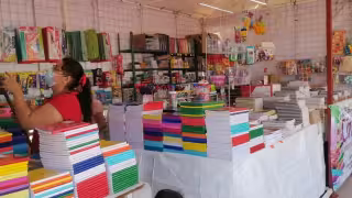 Comerciantes de papelerías en Ciudad del Carmen reportan una crisis económica que persiste desde la pandemia.