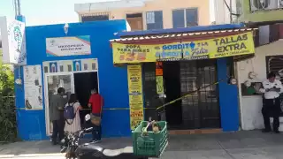 Dos robos simultáneos ocurrieron en la avenida Central durante la madrugada.