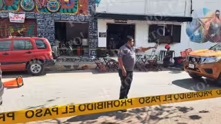 En el lugar fue atendida una persona que presentó una lesión en una mano, presuntamente derivada de la explosión