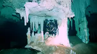 Este es el cenote con el río subterráneo más largo del mundo y a menos de dos horas de Cancún