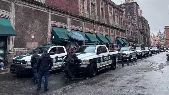 El perimetro del zócalo permanece cerrado