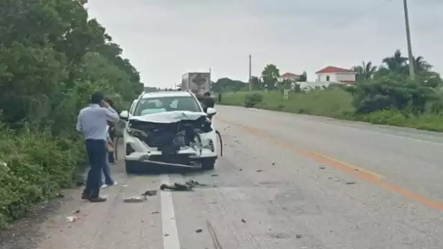 Un accidente múltiple en el tramo Champotón hacia Sabancuy dejó dos personas lesionadas y daños materiales