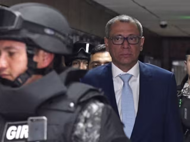 La Corte también impuso una multa de 28 mil 800 dólares a Glas y una sanción económica conjunta de 250 millones de dólares