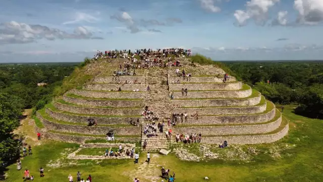 Desde la cima de la pirámide Kinich Kak Moo se tiene una vista incomparable