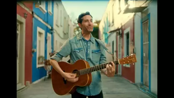 La campaña ha sido bien recibida por muchos fans del cantante La campaña ha sido bien recibida por muchos fans del cantante