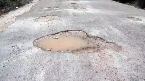 El PRI exigió al Gobierno del Estado dar mantenimiento urgente a las carreteras estatales por su deterioro. El PRI exigió al Gobierno del Estado dar mantenimiento urgente a las carreteras estatales por su deterioro.