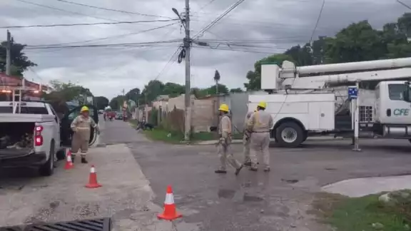 Se registraron dos apagones debido a la ruptura de cables de energía eléctrica en la colonia Pénjamo Se registraron dos apagones debido a la ruptura de cables de energía eléctrica en la colonia Pénjamo