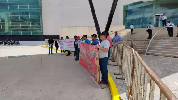 Expolicías convocan a marcha pacífica en Campeche para exigir pagos laborales pendientes Expolicías convocan a marcha pacífica en Campeche para exigir pagos laborales pendientes
