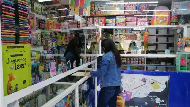 La rentabilidad de estos comercios es cíclica al depender de la actividad educativa, así que los propietarios piensan estrategias