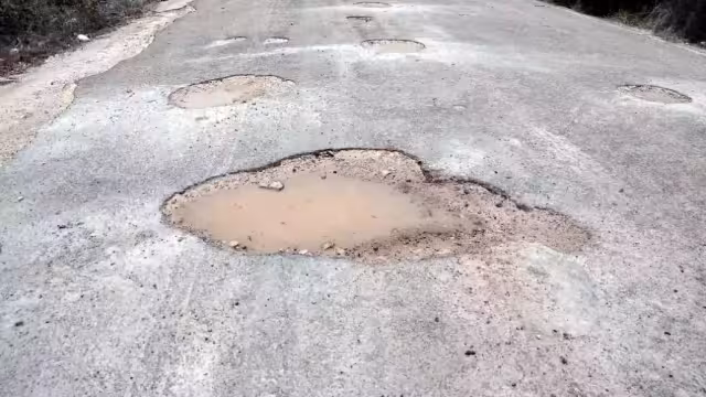 El PRI exigió al Gobierno del Estado dar mantenimiento urgente a las carreteras estatales por su deterioro.