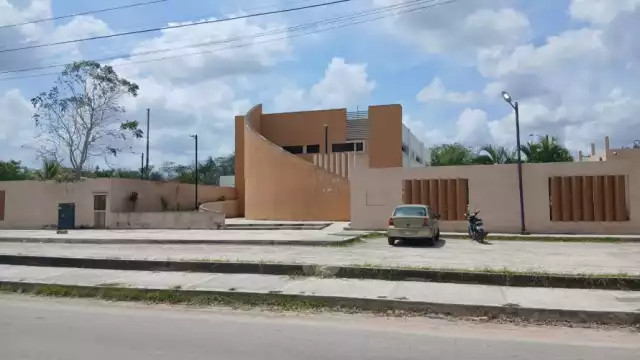 Un hombre fue encontrado sin vida a un costado de la carretera federal Escárcega-Chetumal, cerca del ejido El Lechugal.

