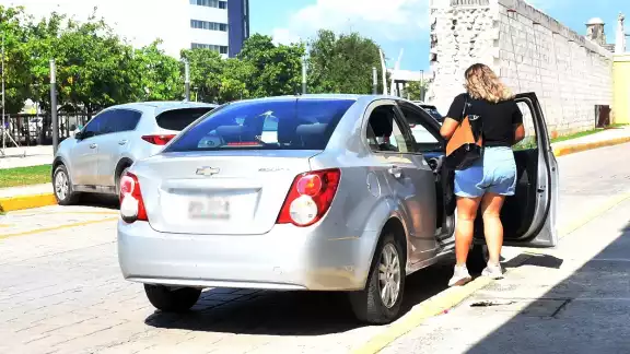Ciudadanos denuncian maltrato y cobros excesivos por parte de conductores de InDrive en Campeche.
Ciudadanos denuncian maltrato y cobros excesivos por parte de conductores de InDrive en Campeche.