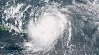 A pesar de su intensidad, se sitúa a 2,586 kilómetros al este de territorio yucateco