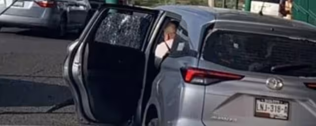 Hombres armados dispararon contra una camioneta en San Pedro Cholula