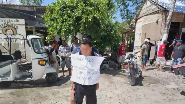 El pasado 6 de julio fueron capturados por los habitantes fueron amarrados y expuestos en la calle