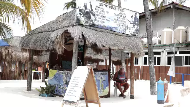 Tiburón ballena en el olvido: Isla Mujeres vive su peor temporada de avistamientos